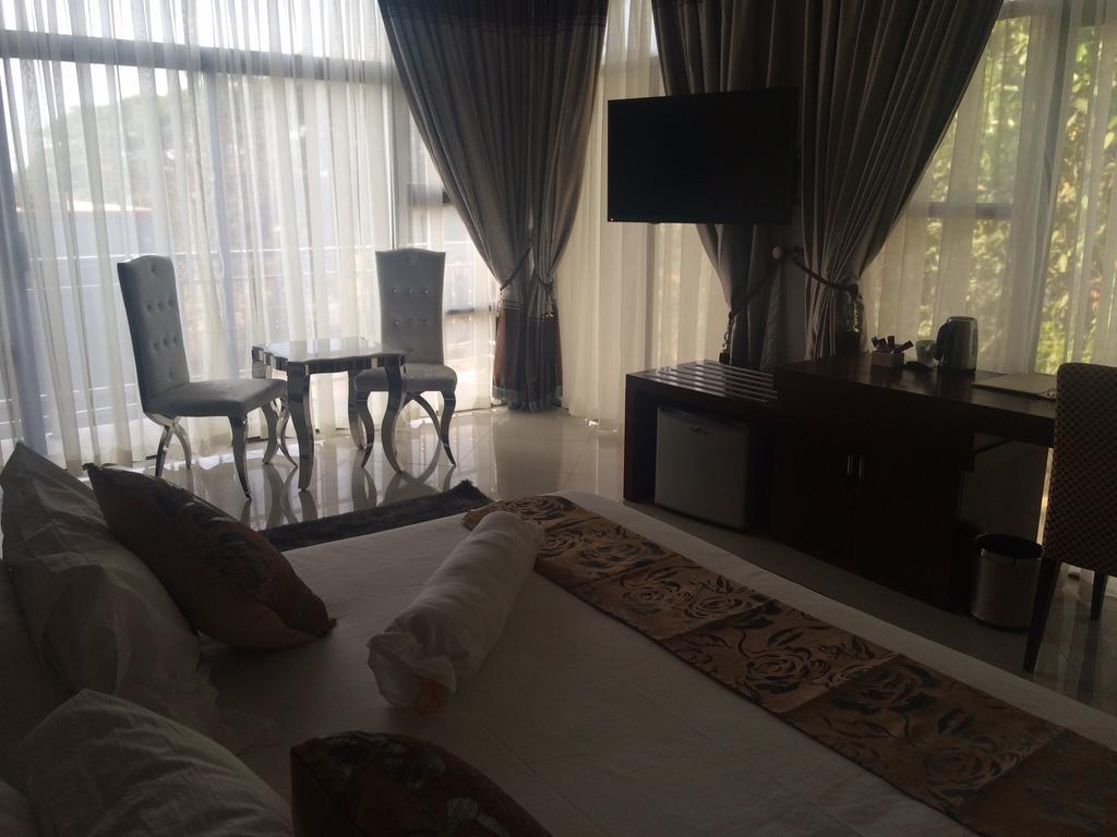Sherbourne Hotel Kitwe Extérieur photo