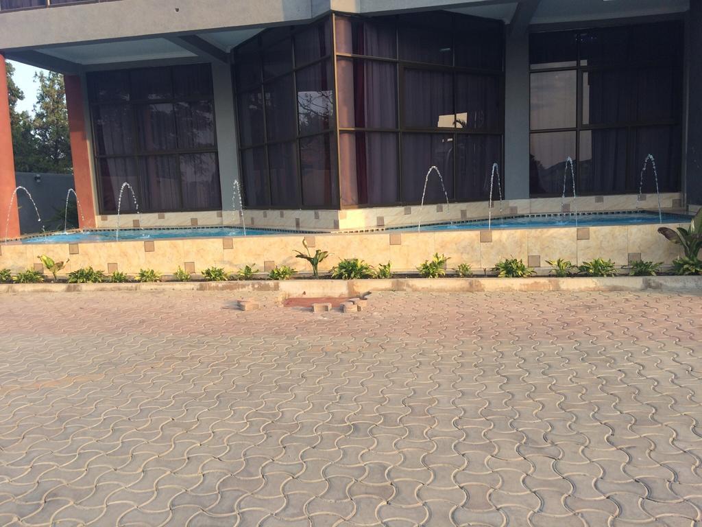 Sherbourne Hotel Kitwe Extérieur photo