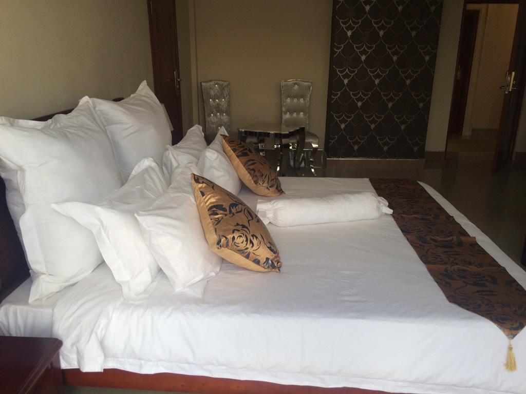 Sherbourne Hotel Kitwe Extérieur photo