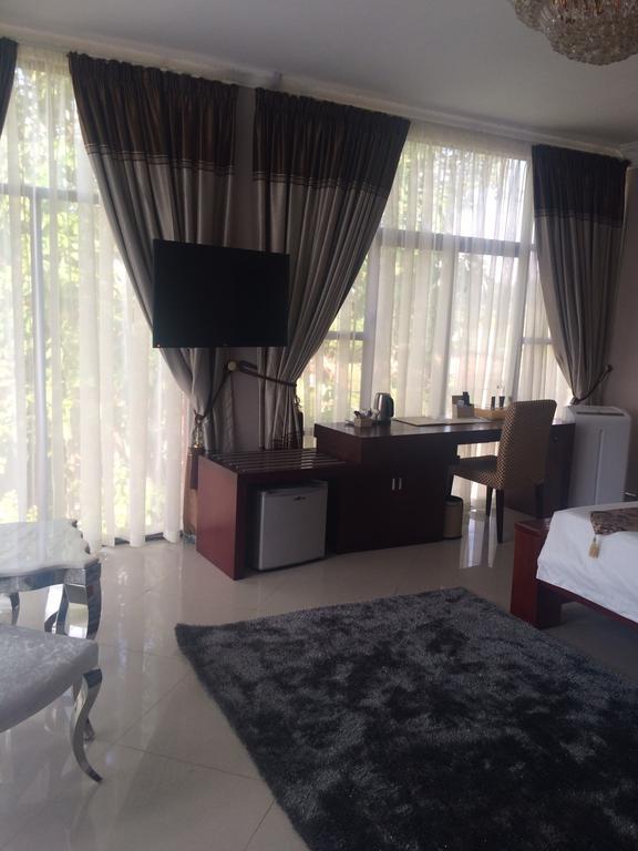 Sherbourne Hotel Kitwe Extérieur photo
